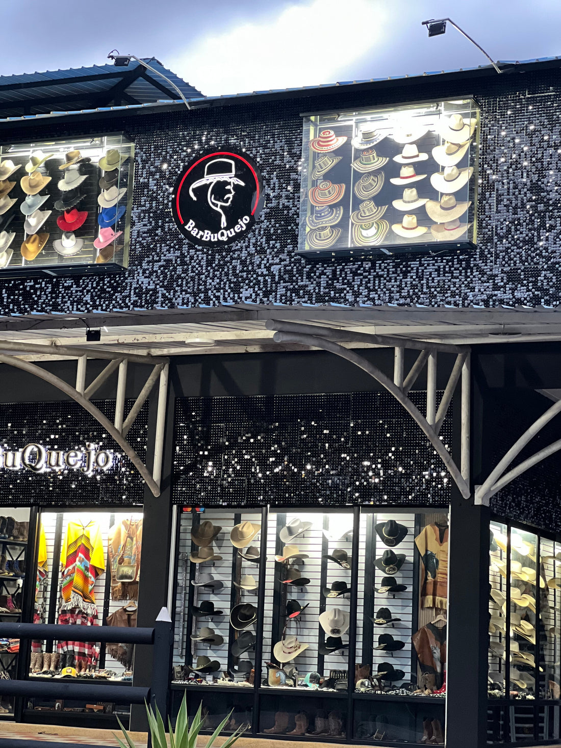 De Celador a Dueño de BarBuQuejo, Esta es su Historia.