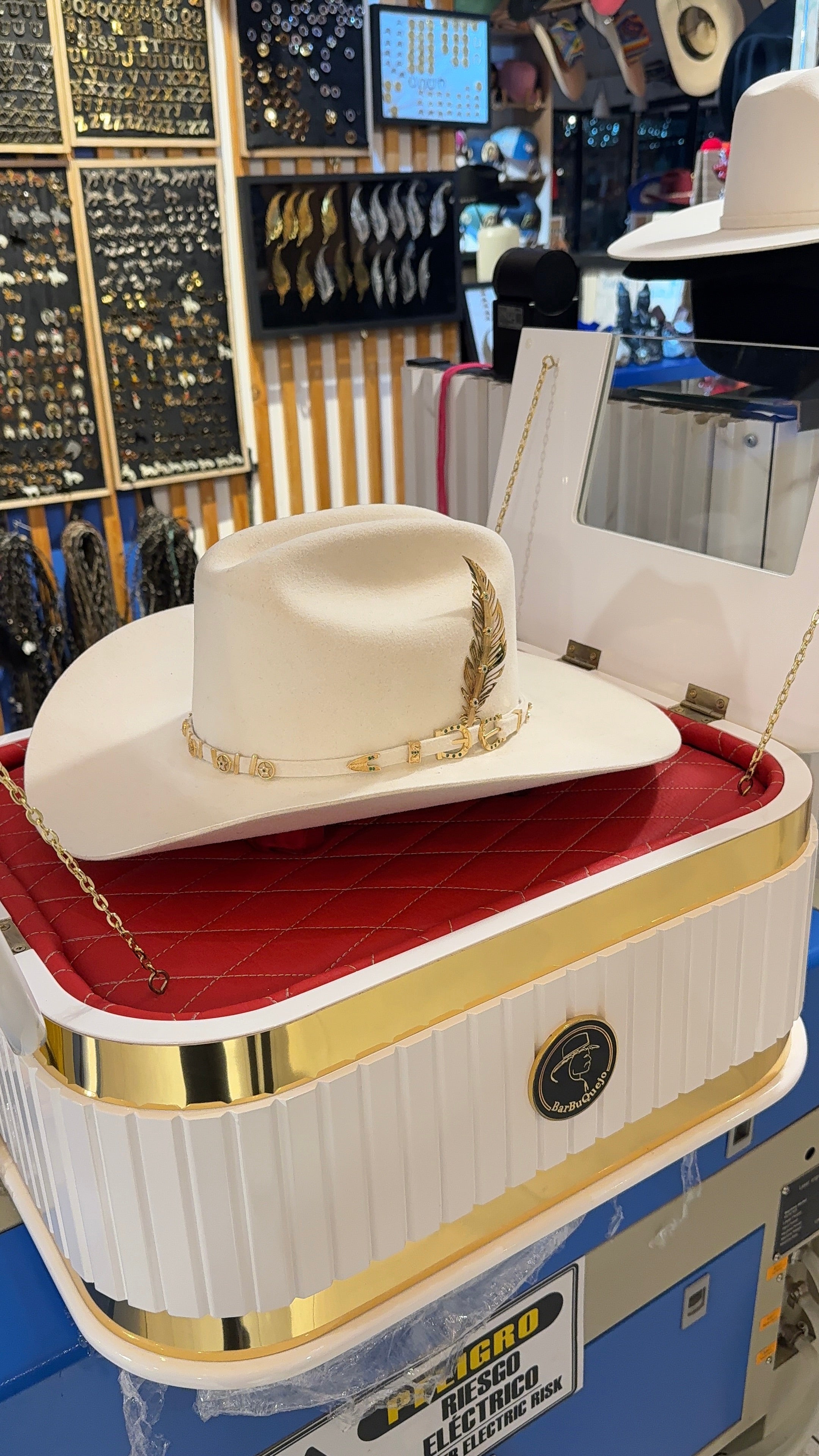 Sombrero de Oro Diamantes / Esmeraldas